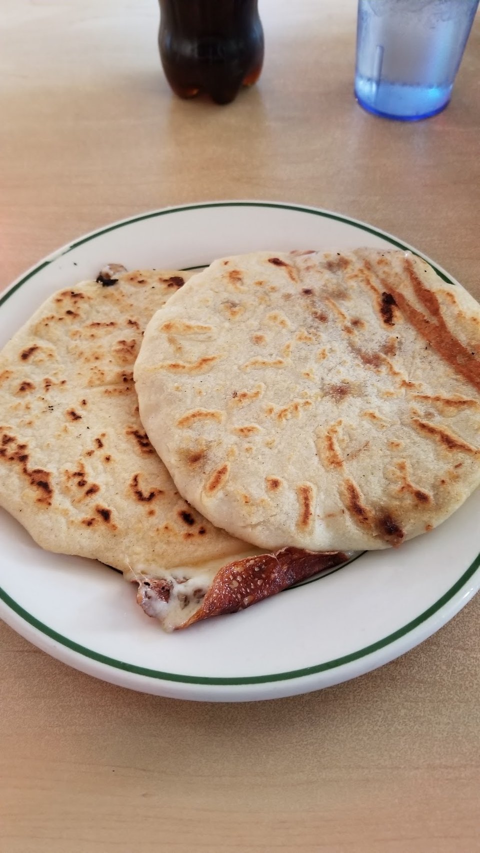 Pupusas De Frijol Con Queso Y Loroco